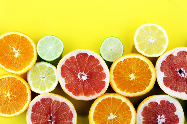 Sitrushedelmät appelsiini, sitruuna, greippi ja limetti
 - Valokuva, kuva