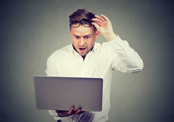 Shocked man happy with news on laptop - Foto, Imagen