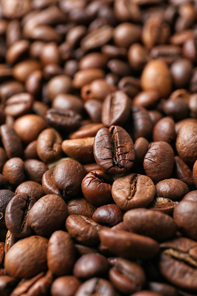 Aromatic roasted coffee beans, closeup - Foto, afbeelding