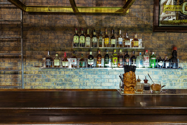 venta de alcohol en el bar
 - Foto, Imagen