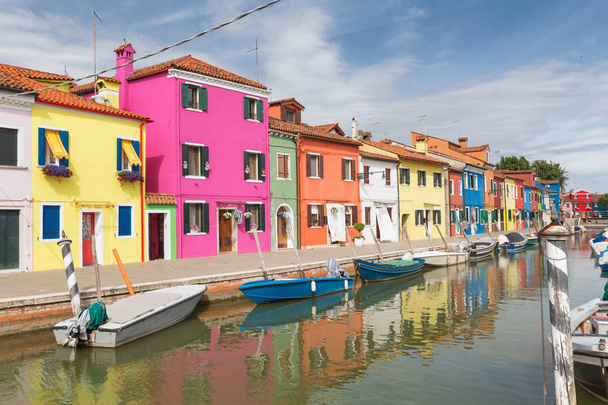 Maisons colorées de l'île de Burano / petit village près de Venise
 - Photo, image