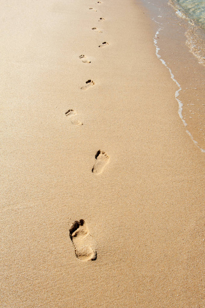 empreintes de pas dans le sable - Photo, image