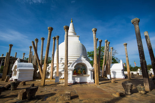 Thuparamaya dagoba (stupa), Anuradhapura, Sri Lanka. It is considered to be the first dagaba built in Sri Lanka following the introduction of Buddhism. - Valokuva, kuva