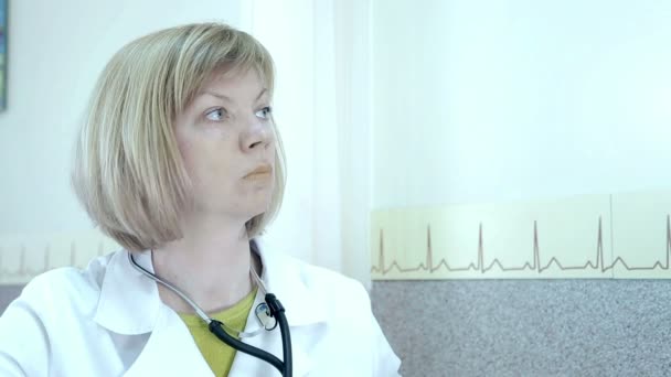 Portrait of a female doctor. The doctor ultrasound diagnoses - Video, Çekim