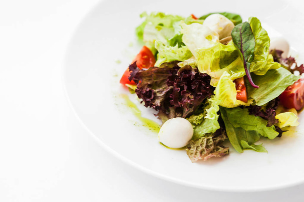 beautiful restaurant dish with salad - Foto, Bild