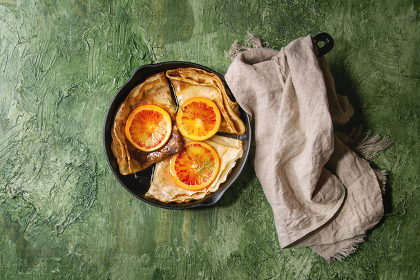 Pancakes with bloody oranges - Foto, afbeelding