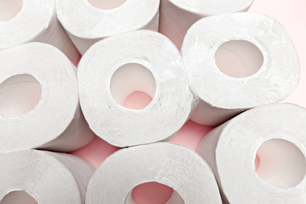 Toilet papers on pink background - Foto, Imagem
