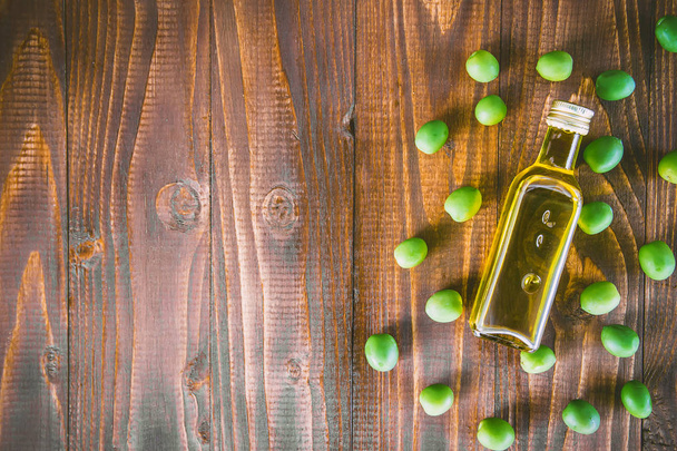olives and olive oil. Selective focus.   - Valokuva, kuva