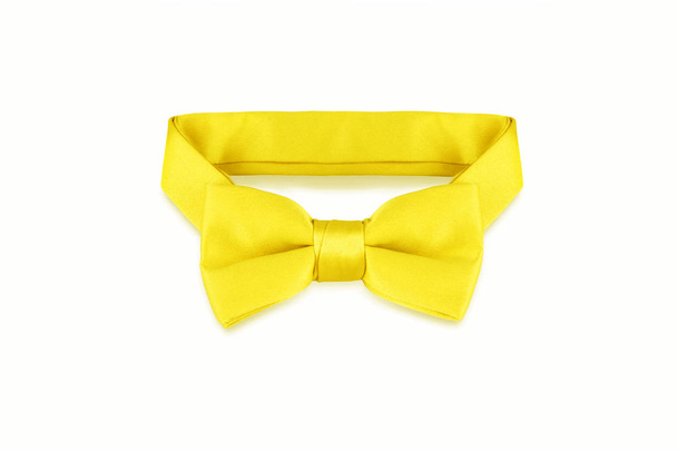 модный желтый галстук бабочка изолированы на белом фоне
 - Фото, изображение