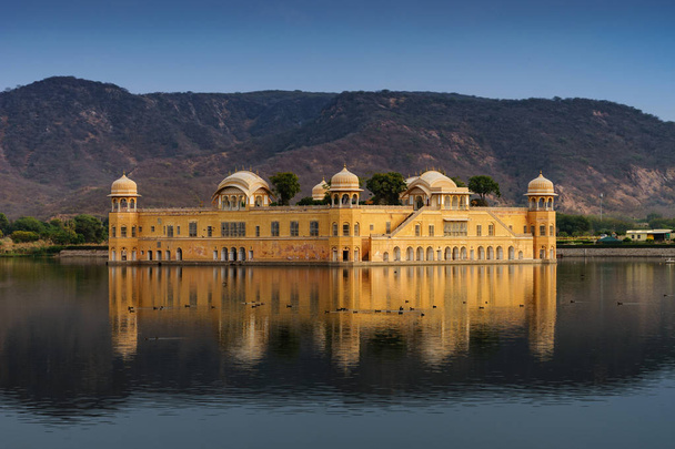 JAL Mahal, το παλάτι του νερού στην Τζαϊπούρ, Ρατζαστάν, Ινδία. - Φωτογραφία, εικόνα