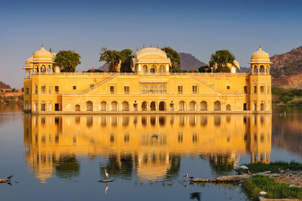 Mahal Jal, Jaipur, Rajasthan, Hindistan su sarayda. - Fotoğraf, Görsel
