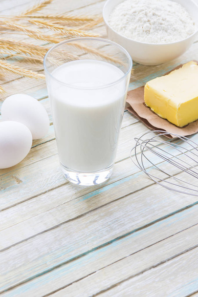 Ingredients for baking: milk, flour, egg and butter - Valokuva, kuva