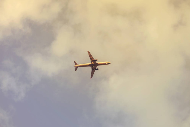 Airplane In The Sky, Underside, Bottom Side - Foto, Imagen