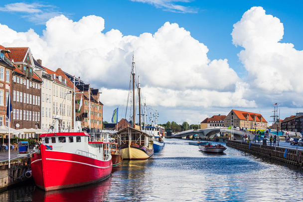Το λιμάνι Nyhavn στην πόλη Κοπεγχάγη, Δανία - Φωτογραφία, εικόνα