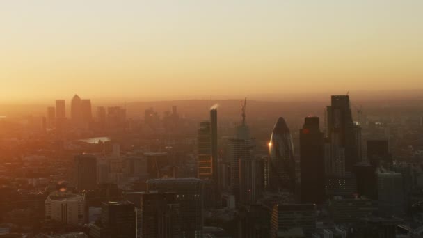 空中の日の出スカイライン ロンドン カナリー ・ ワーフとオフィス ガーキン Cheesegrater トランシーバー トーキー イギリス摩天楼の街  - 映像、動画