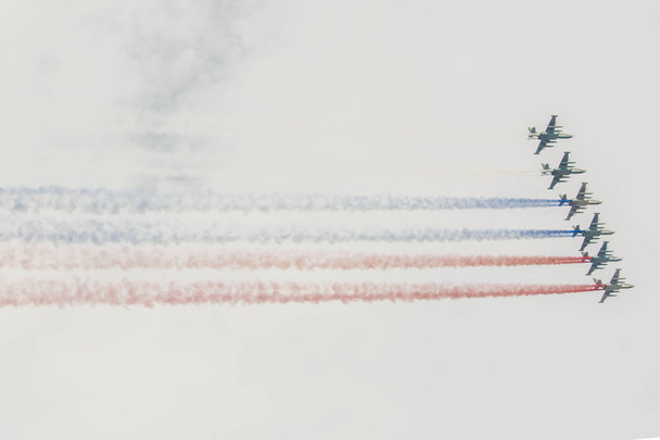 Venäjän lentokoneet savun kanssa Venäjän lippu
 - Valokuva, kuva