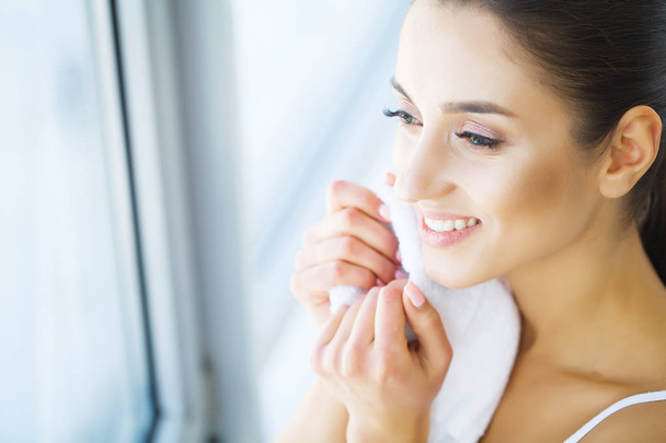 Cleaning Face Skin. Beautiful Happy Girl Washing Face - Photo, Image