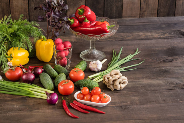 Verse gezonde biologische groenten. Voedsel achtergrond - Foto, afbeelding