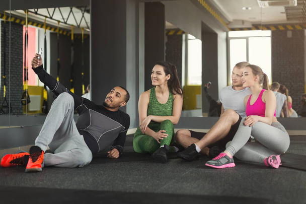 Young multiethnic group making selfie at gym - Fotoğraf, Görsel