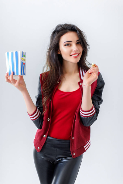 Playful girl with pack of popcorn - Фото, зображення