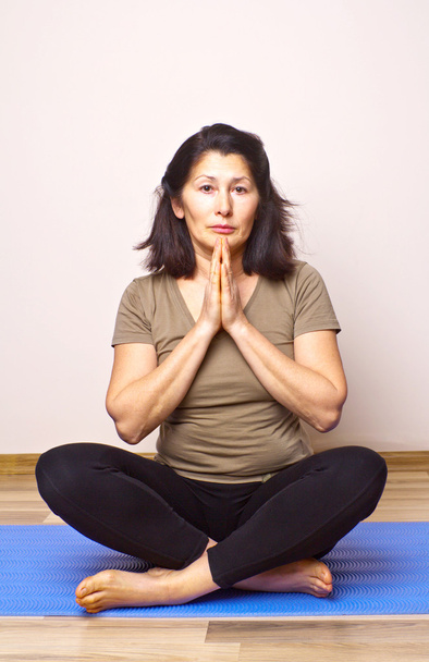 Posición de yoga
 - Foto, Imagen