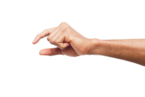Мужская рука измеряет что-то, вырез, жест
 - Фото, изображение