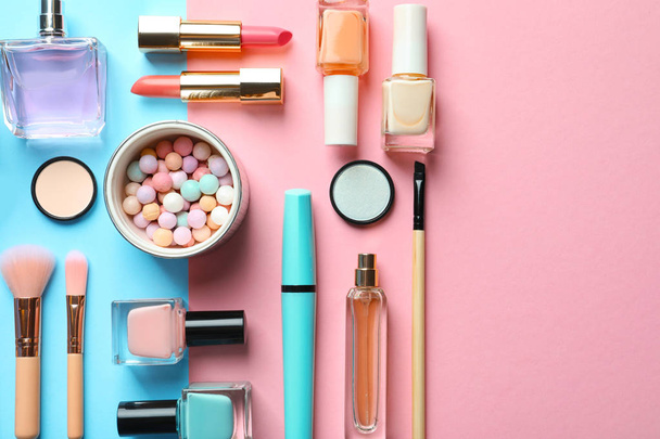 Flat lay composition with decorative cosmetics on color background - Fotoğraf, Görsel