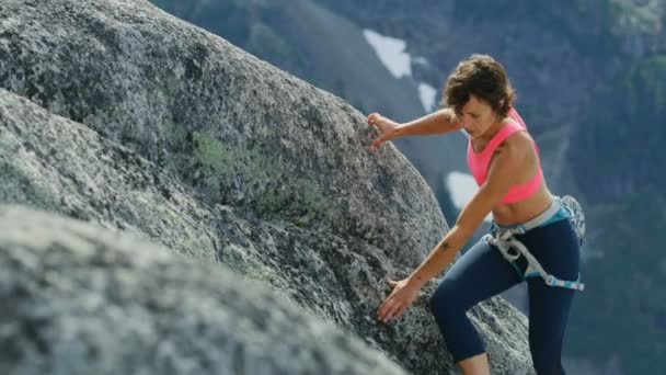 Young active Caucasian American female adventure climber rock climbing outdoors in Squamish Valley British Columbia Canada  - Footage, Video