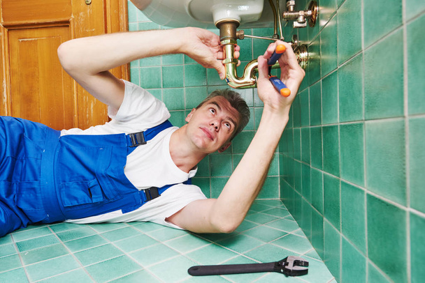 plumber man repair leaky faucet tap - Foto, immagini