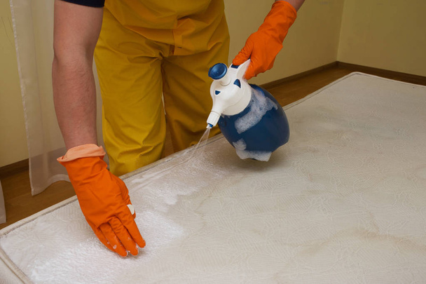 dry cleaning of a mattress - Foto, Bild