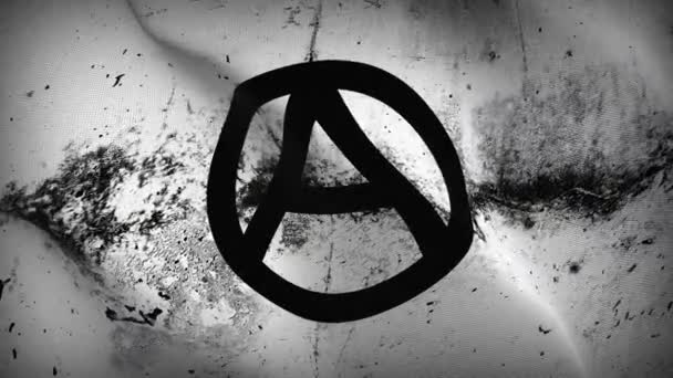 Anarchie Logo Symbool grunge vlag zwaaien lus. Anarchie Logo Symbool vuile vlag waait op wind. - Video