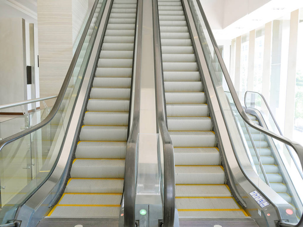Automatické eskalátor v luxusním hotelu - Fotografie, Obrázek