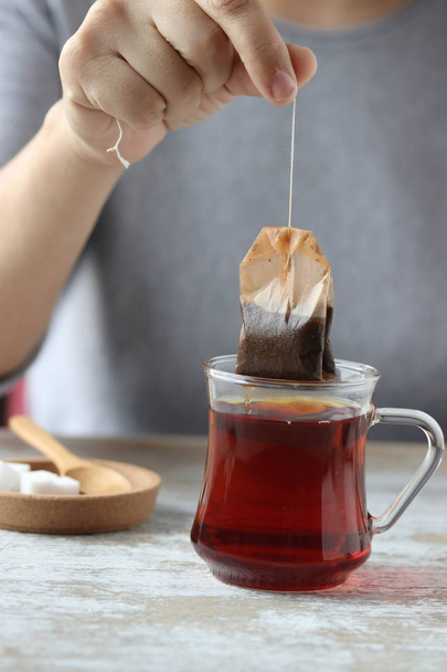 Dipping tea bag into a glass - Foto, Imagem