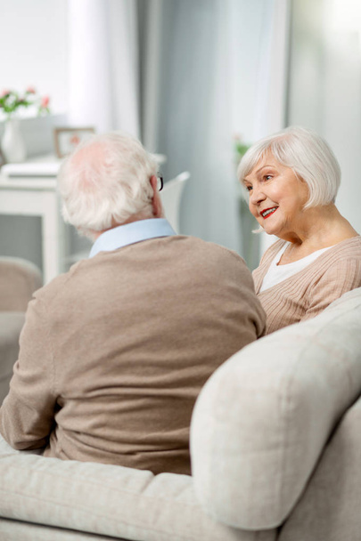 Positive senior couple having a conversation - Foto, immagini