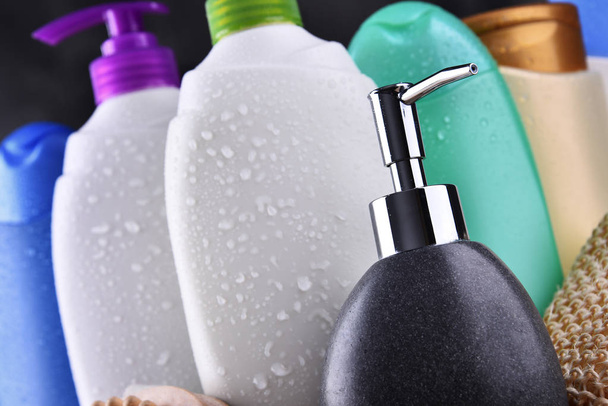 Plastikowe butelki do pielęgnacji ciała i kosmetyki - Zdjęcie, obraz
