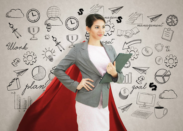 Jonge vertrouwen superheld zakenvrouw dragen rode cape tegen - Foto, afbeelding