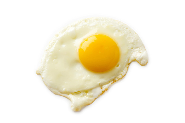 sahanda yumurta üzerinde beyaz izole - Fotoğraf, Görsel