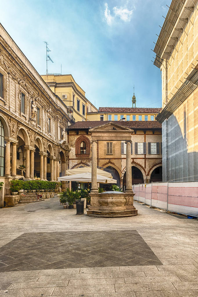 De schilderachtige Piazza Mercanti (Merchants plein) in Milaan, Italië - Foto, afbeelding