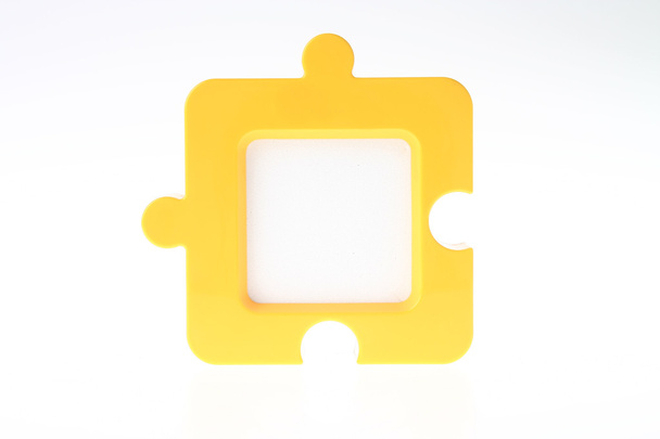 Jigsaw-vorm fotokader in geel - Foto, afbeelding