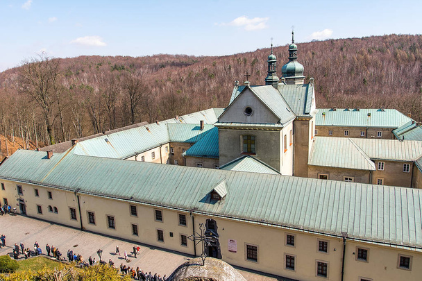 A Dicalced kolostor a Czérna közelében Krzeszowice (Lengyelország Kármeliták) - Fotó, kép