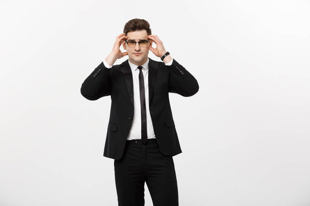 Conceito de negócio: Retrato bonito jovem empresário vestindo óculos isolados sobre fundo branco
 - Foto, Imagem