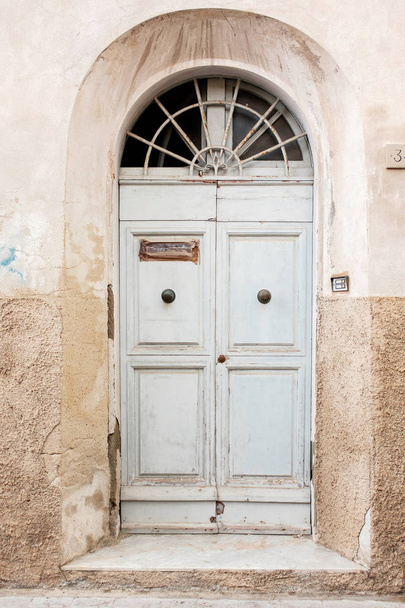 Ancient wooden door in Italy - Fotó, kép