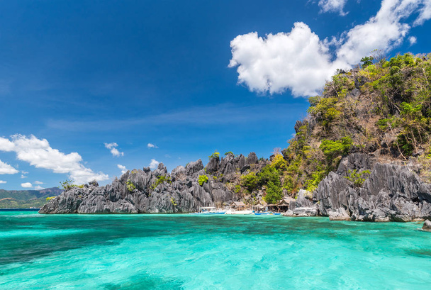 Widok z plaży na wyspie Coron, Filipiny - Zdjęcie, obraz