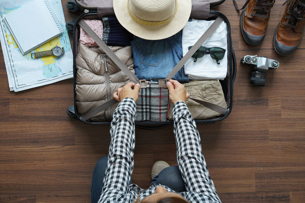  Overhead view of traveler woman plan and backpack planning vaca - Φωτογραφία, εικόνα