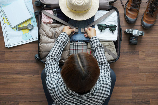  Overhead view of traveler woman plan and backpack planning vaca - Фото, зображення