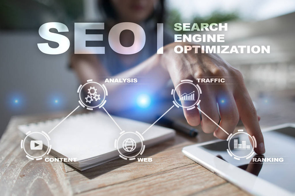 SEO. Search Engine optimization. Cyfrowych online marketing koncepcja technologii andinetrmet.  - Zdjęcie, obraz
