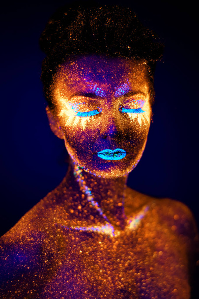 Close-up van UV-portret - Foto, afbeelding