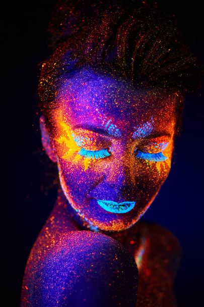 Close-up van UV-portret - Foto, afbeelding