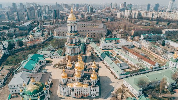 Kiev-pechersk lavra. 13. april 2018. kiev. Ukrainisch. Luftaufnahme der Kathedrale. - Foto, Bild
