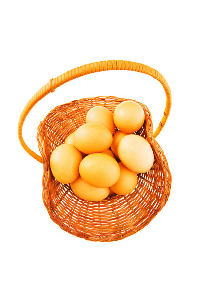 Korb voller Eier isoliert - Foto, Bild